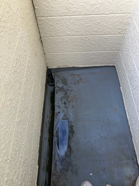 雨漏り原因のベランダ